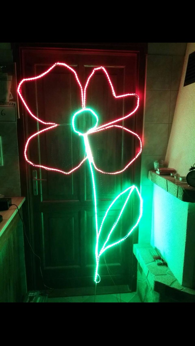 Tavaszi Szél dekoráció színes LED szalagokból